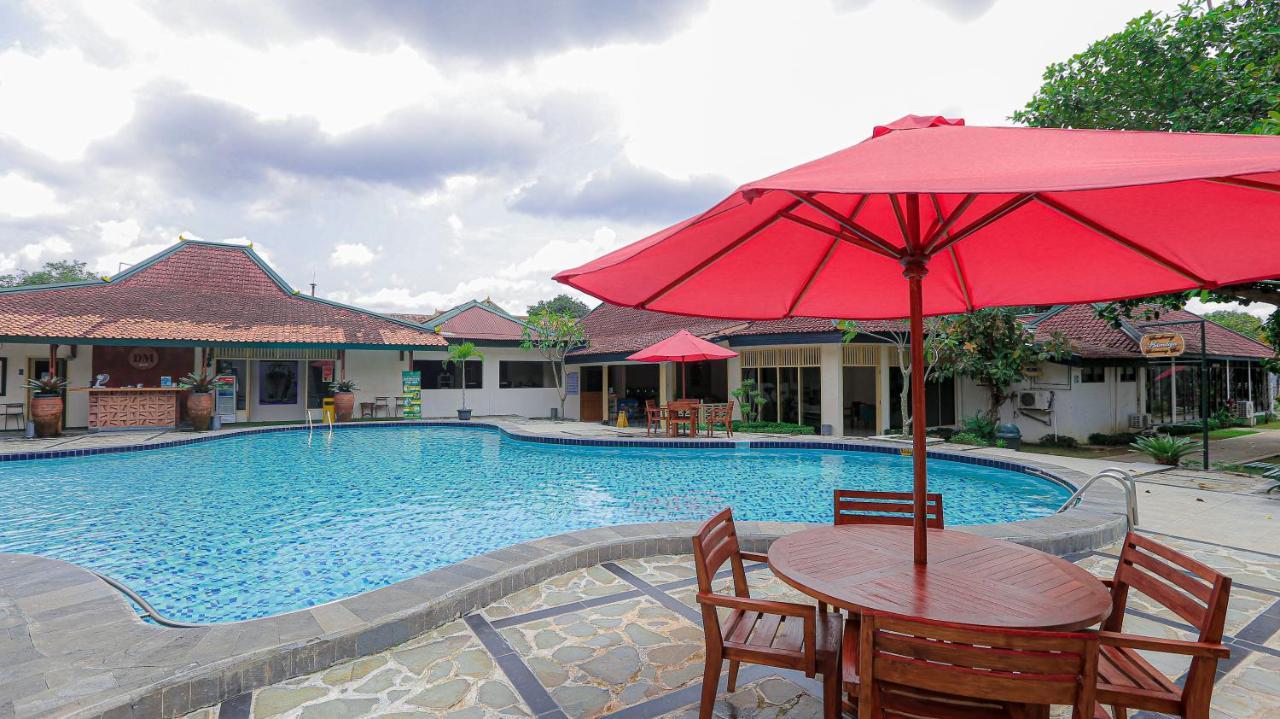 Royal Brongto Hotel Yogyakarta Exterior foto