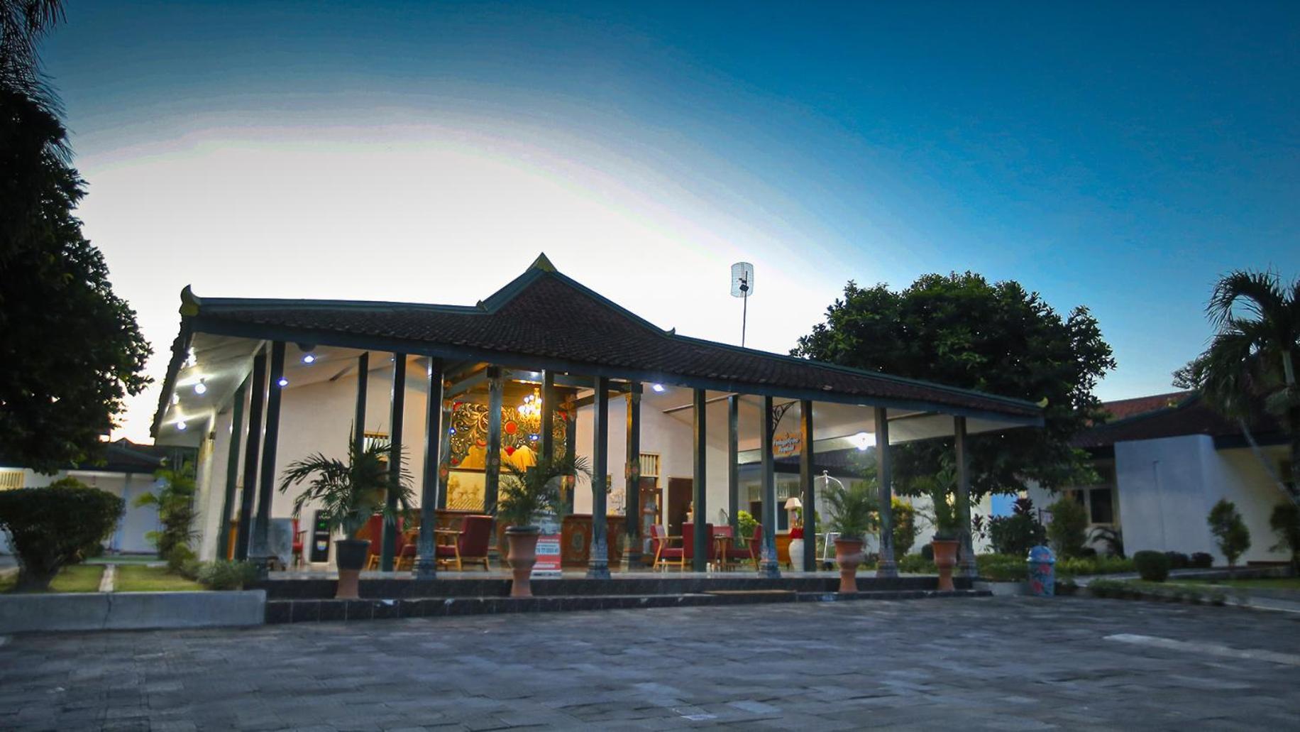 Royal Brongto Hotel Yogyakarta Exterior foto