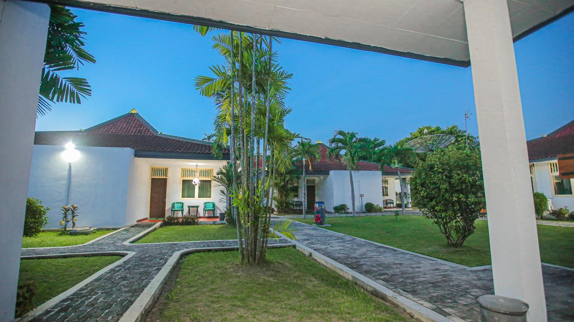 Royal Brongto Hotel Yogyakarta Exterior foto