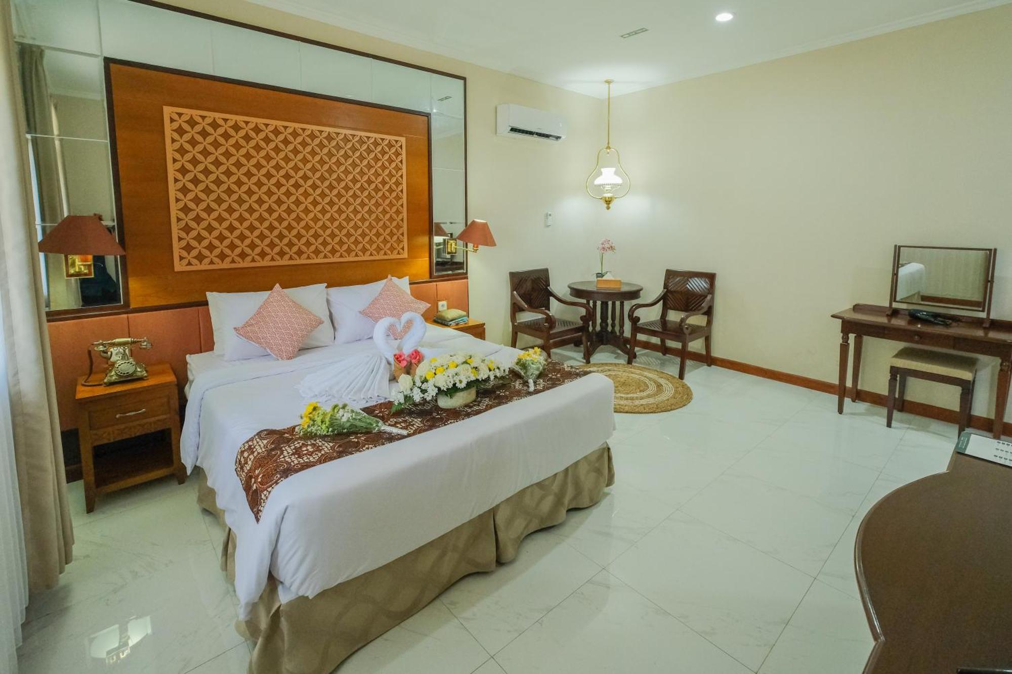 Royal Brongto Hotel Yogyakarta Exterior foto